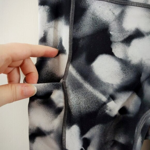 Lululemon speed up crop - Picture 3 of 8